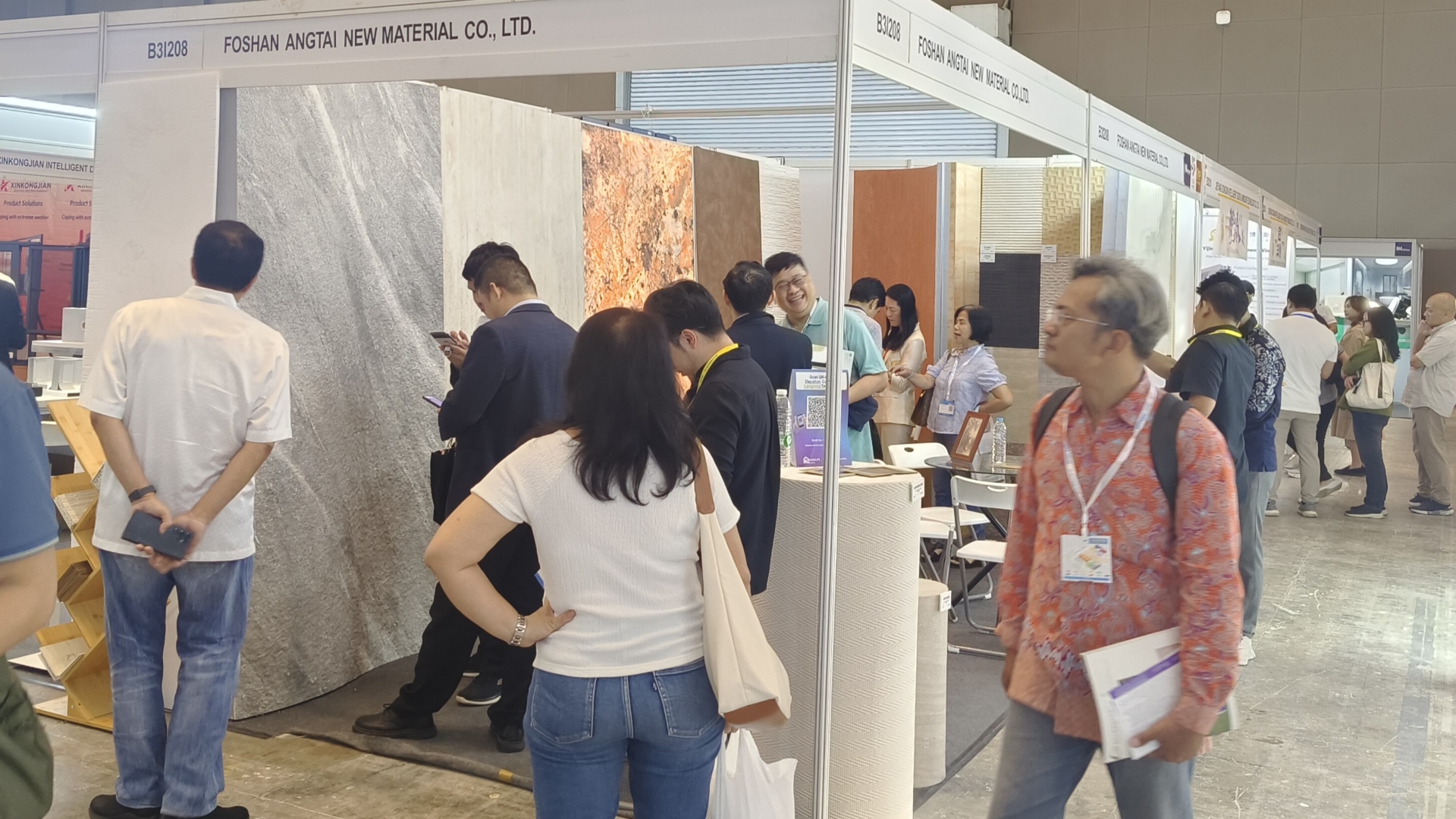 Busy scene at the Angtai booth during the Jakarta Expo, with many international guests inquiring about flexible stone products.